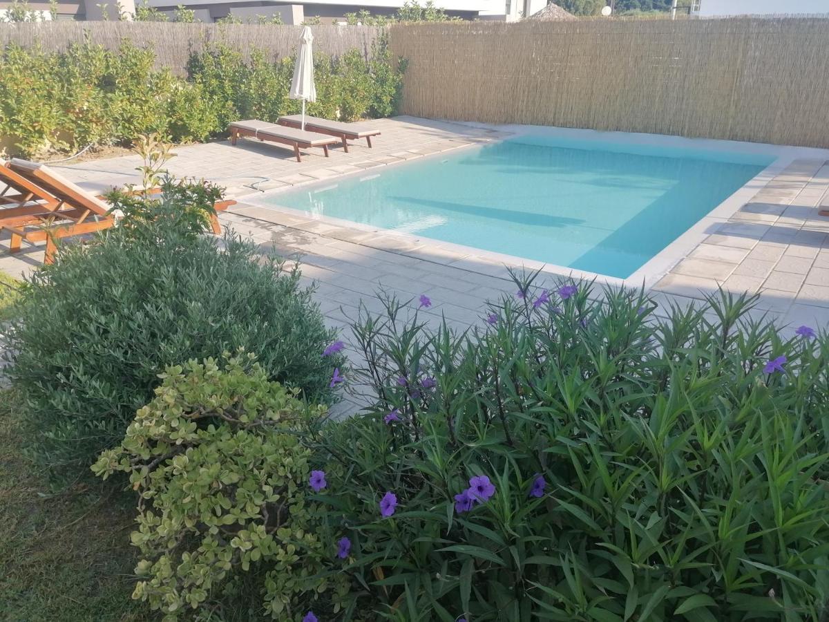 Endless Summer Pool Flat Ixia  Extérieur photo
